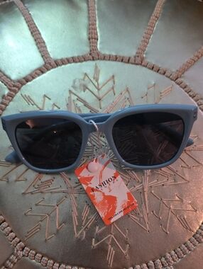 Fashion Sunglasses for Women — Blue Frame, Black Lens